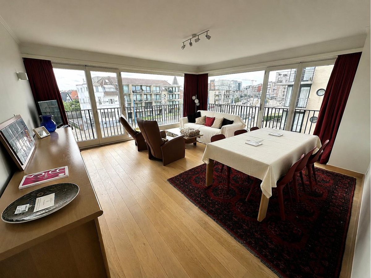 Appartement 72 m² de la Résidence Sparrow à Coxyde : salon et salle à manger lumineux