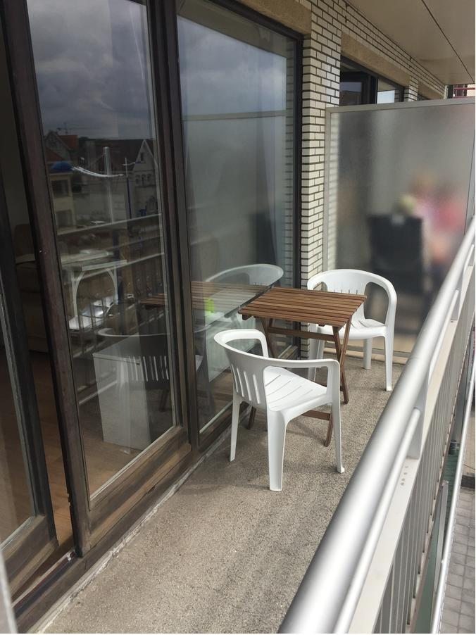 Balcon du studio avec vue sur Coxyde
